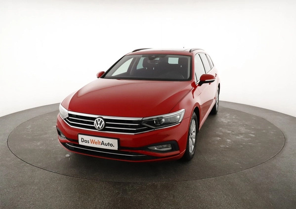 Volkswagen Passat cena 85900 przebieg: 146103, rok produkcji 2020 z Poznań małe 742